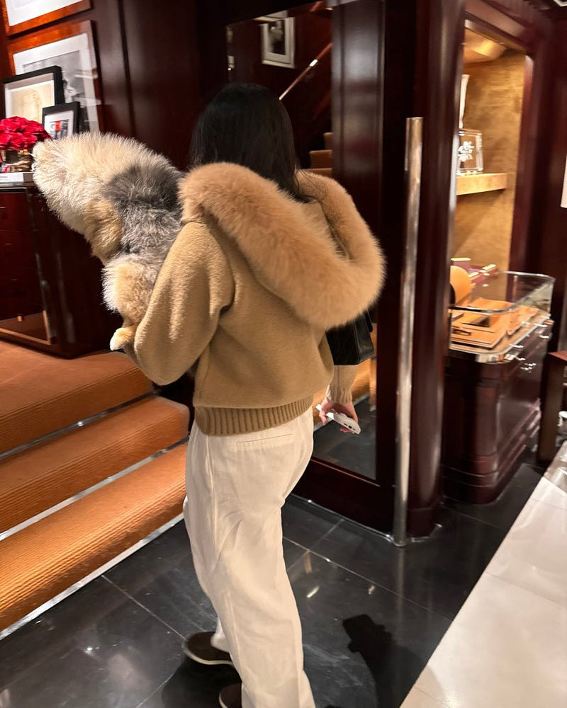 Amelia | Sweterkowy płaszcz z kołnierzem z futra