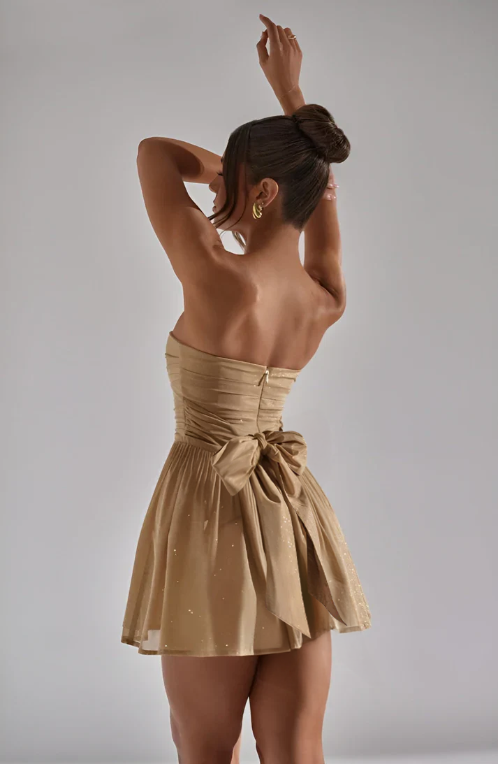 Maria Lewandowska™ | Sukienka z dekoltem i cekinami